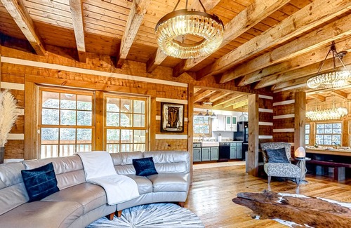 Seymour Cabin | Rustic secluded cabin with fireplace, deck, firepit, grill, mtn views - dogs OK