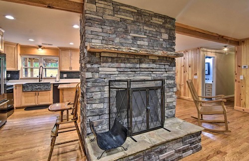 Sunset House | Rustic Sunset Escape on 67 Acres: Outdoor Kitchen