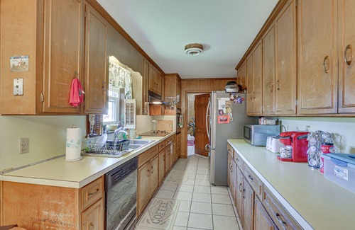 Thomasville House | Rustic Thomasville Home w/Deck: 2 Mi to Downtown!
