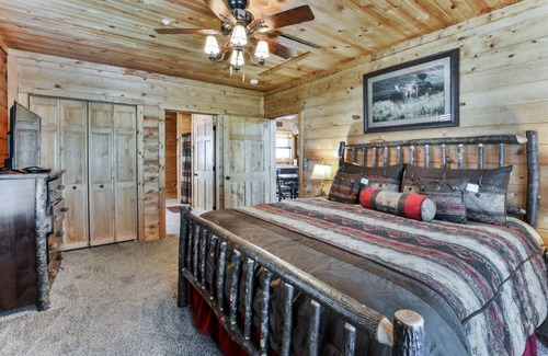 Branson Cedars Cabin | Rustic Timber Lodge | 6 Bed, 5 Bath