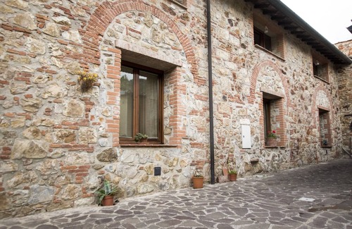 Massa Marittima Apartment | Rustic Tuscan style apartment