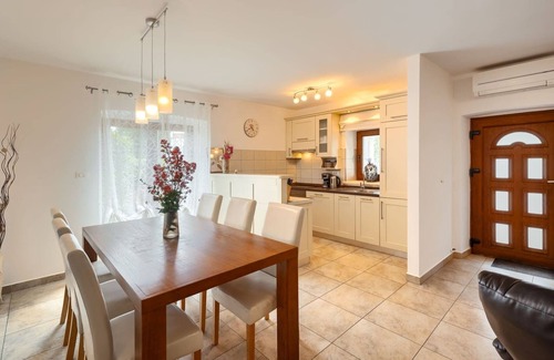 Kringa Villa | Rustic villa Casa Mate with 2 bedrooms in Tinjan