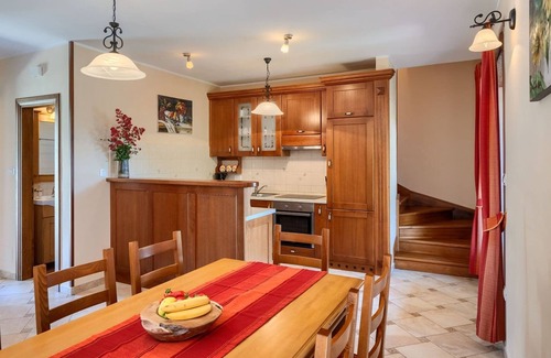 Kringa Villa | Rustic villa Catarina with pool in Tinjan