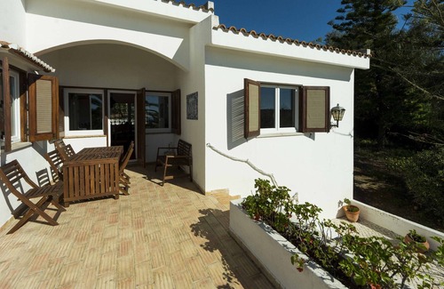 Praia da Luz Cottage | Rustic villa with pool, well located and with sea view.