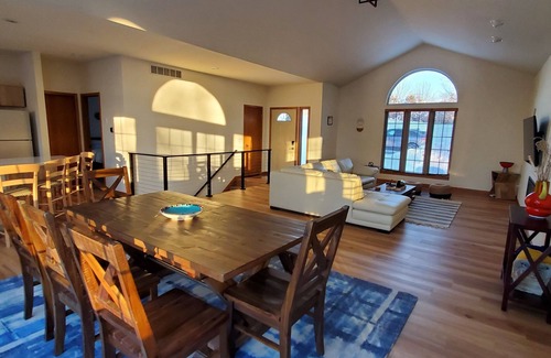 The Galena Territory Ski Chalet | Rustic with a modern twist 3 bdr/3.5 bath chalet