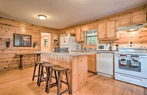 Young Harris Cabin | Rustic Young Harris Cabin w/Fire Pit & Views