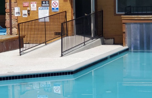 Granby Apartment | Rustique Boutique Mountain Resort King Suite for 2 - Free WIFI