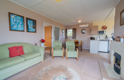 Te Anau House | Rustlein Cottage - Te Anau Holiday Home