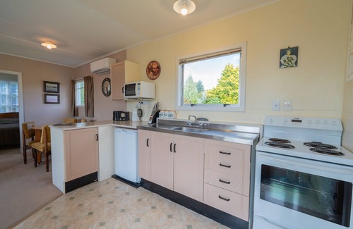 Te Anau House | Rustlein Cottage - Te Anau Holiday Home