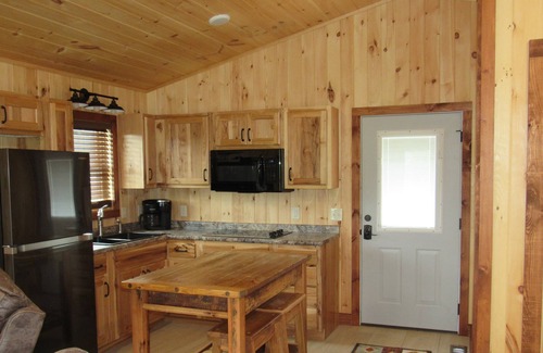 Bristol Cabin | Ruth's Retreat on South Holston River