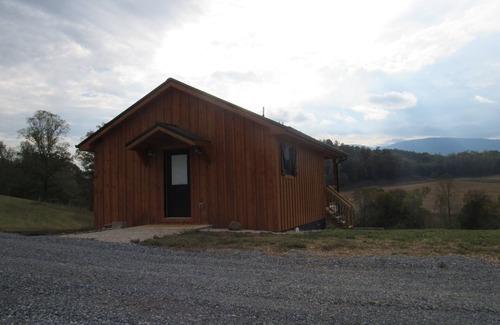 Bristol Cabin | Ruth's Retreat on South Holston River