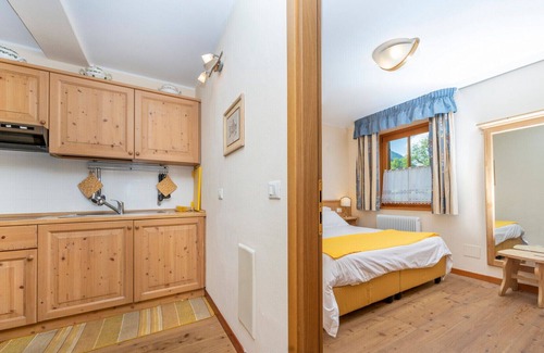 Tarvisio Apartment | Rutte Small Yellow Apartment