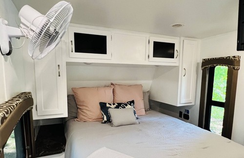 Queenstown House | RV Cinderella Suite, on over 2000 ft. of shoreline
