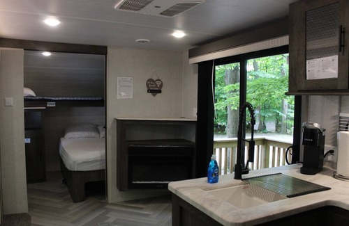 Empire RV Rental | RV Rental #13 Sleeps 6 people