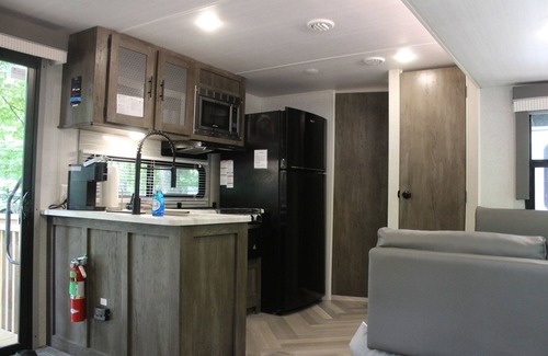 Empire RV Rental | RV Rental #6 Sleeps 6 people