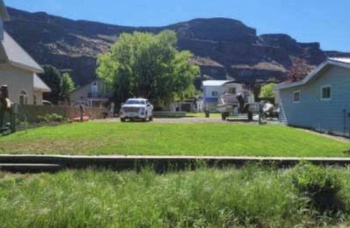 Sunland Estates RV Rental | RV space on the River Unit B -minutes from Gorge concerts
