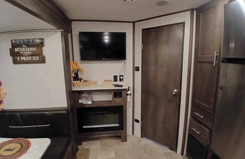 Andrews House | RV With Beautiful Mountain Views for miles
