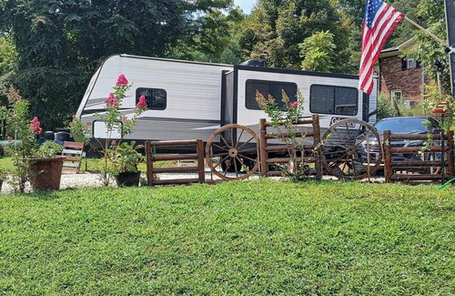 Andrews House | RV With Beautiful Mountain Views for miles