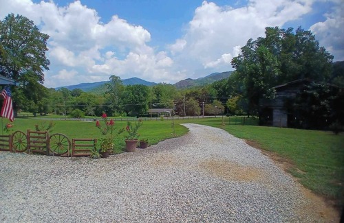 Andrews House | RV With Beautiful Mountain Views for miles