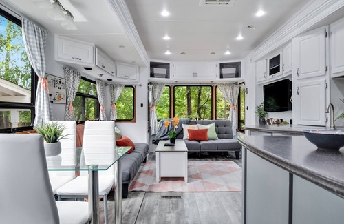 Tucker House | RV with Fireplace, Grill & Patio