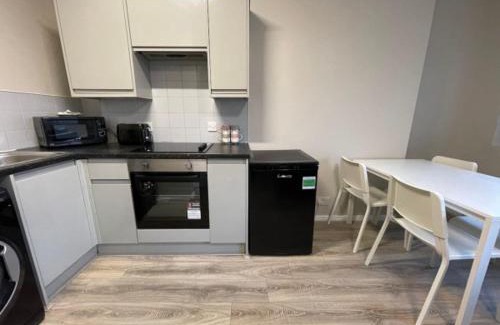 Liverpool Apartment | RYAN I AIR I BNB - 458 Mill Street - Free Parking