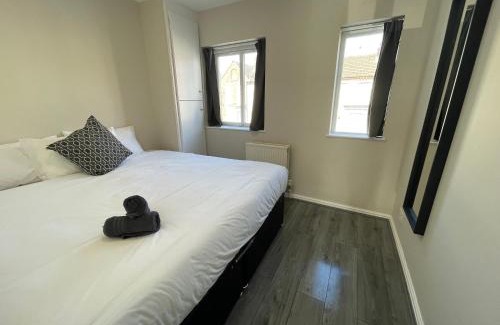 Liverpool Apartment | RYAN I AIR I BNB - 458 Mill Street - Free Parking