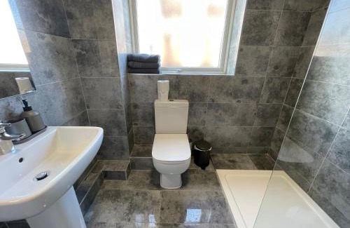 Liverpool Apartment | RYAN I AIR I BNB - 458 Mill Street - Free Parking