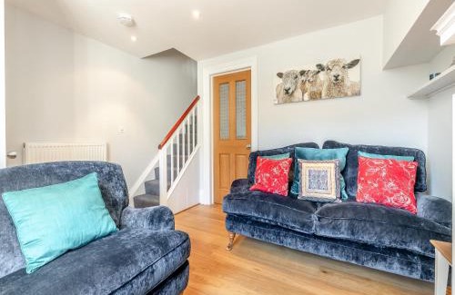 Thornton Dale House | Ryburn House - Uk43518