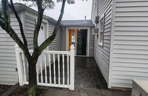 Levittown House | RYDER CUP 10 MIN AWAY . ENTIRE HOUSE in Levittown with AC. TOTAL 4 rooms