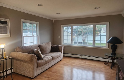 Levittown House | RYDER CUP 10 MIN AWAY . ENTIRE HOUSE in Levittown with AC. TOTAL 4 rooms