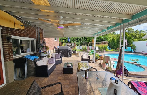 Old Bethpage House | Ryder cup 3-bedroom house pool hot tub AC in Plainview off greenbelt path