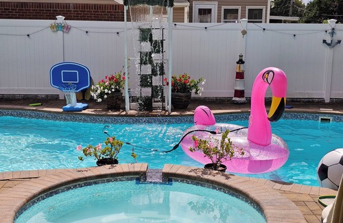 Old Bethpage House | Ryder cup 3-bedroom house pool hot tub AC in Plainview off greenbelt path