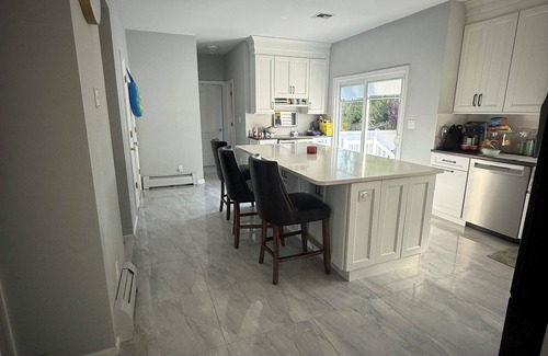 Seaford House | Ryder’s Cup Special! Spacious 4-bedrooms in charming Seaford with fitness & pool
