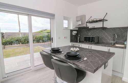 Borth Cottage | RYDLAN, family friendly, with hot tub in Borth