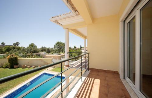 Parede Apartment | São Pedro do Estoril Villa By Hosty