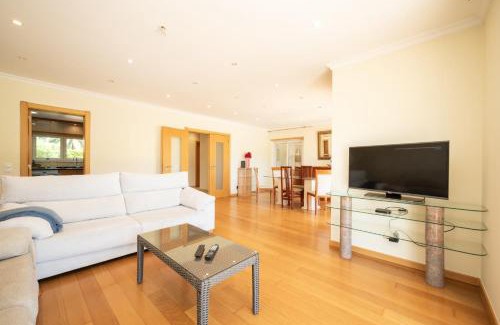 Parede Apartment | São Pedro do Estoril Villa By Hosty