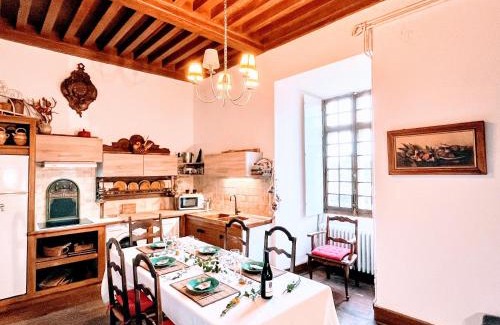 Castelnau-Valence Apartment | Séjour de Rêve au Château