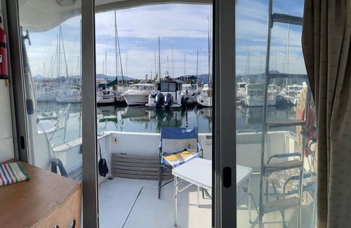 Hendaye Boat Rental | Séjour Flottant Hors du Temps sur Bateau Mayda