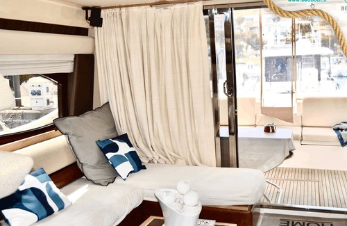 Antibes City Centre Boat Rental | Séjour sur un Yacht Élégant à Antibes