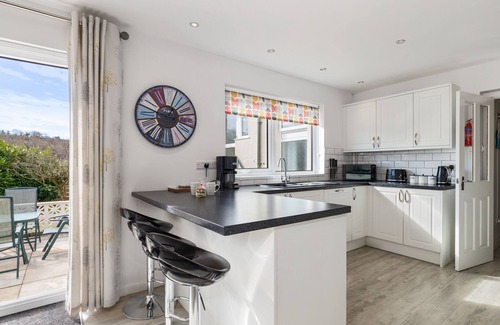 Saundersfoot Cottage | Sêr Môr - Peaceful Cottage with Log Burner