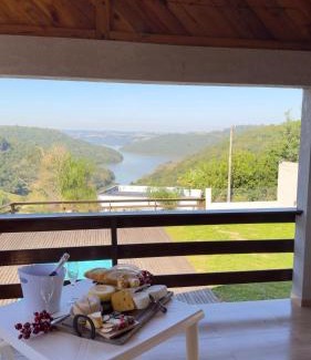 Piratuba House | Sítio Sonho Meu - 3 quartos- Seu Refúgio com a mais bela Vista para Lago da Usina