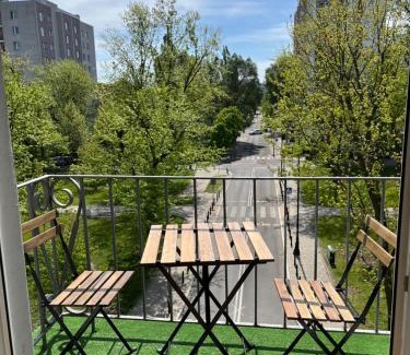 Zoliborz Apartment | Słoneczny apartament na Żoliborzu dla 2 osób przy Arkadii