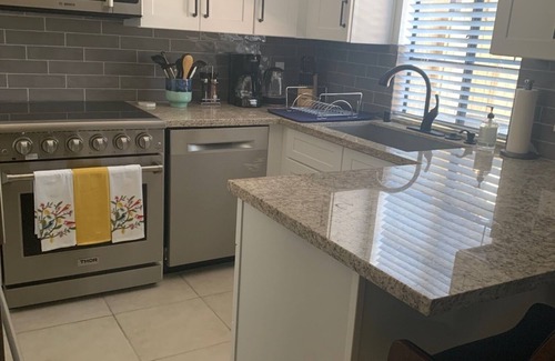 Palm Desert Condo | S. Palm Desert Condo seconds to Pool & El Paseo