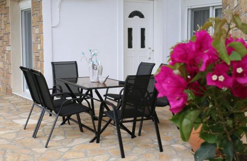 Kassandra House | S&S Pura Vida Apartment