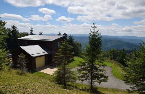 Snowshoe Cabin | S Westridge View Cabin with Hot Tub & Resort Shuttle