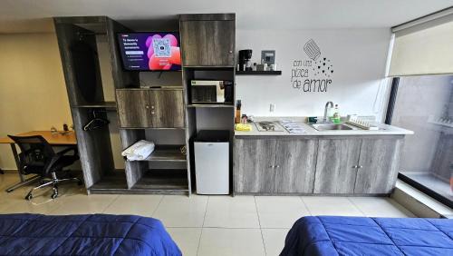 Ciudad Lopez Mateos Apartment | S07 DOBLE CAMA MATRIMONIAL Premium Suite Frente al TEC CEM con Cocineta WiFi Balcón Parking Terraza