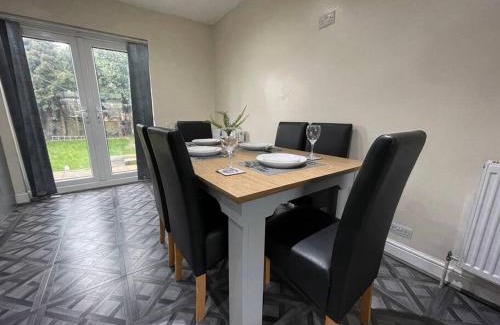 Harehills House | (S12) Bright 3 Bed Home With Free Parking Leeds