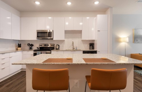 Midtown Apartment | S1bk Affordable Hotel-alternative Perfect for Long Term Stay Near Whole Foods