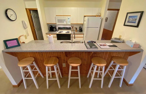 Bretton Woods Apartment | S27 Family style Bretton Woods condo, close to Mt. Washington hotel, and Dog Friendly!