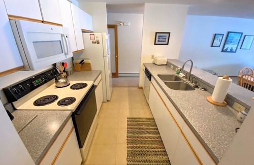 Bretton Woods Apartment | S27 Family style Bretton Woods condo, close to Mt. Washington hotel, and Dog Friendly!